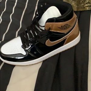 Jordan 1 Gold toe